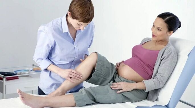 examen des jambes pour les varices pendant la grossesse
